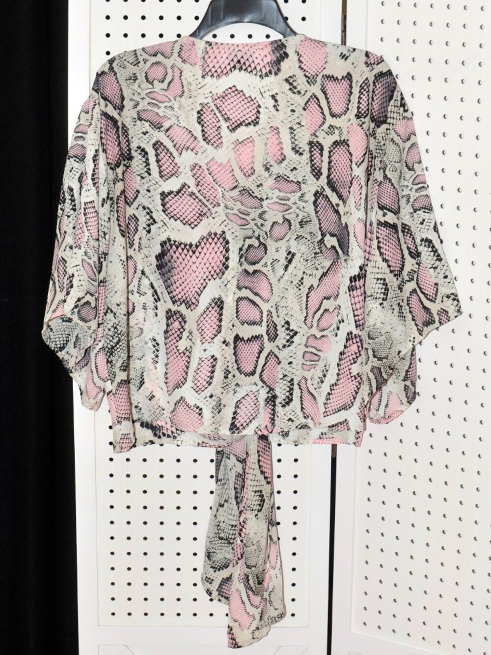 Adrienne Pink & Gray Snake Print V-Neck Front Tie Blouse Kimono Style Sleeves - Picture 7 of 11